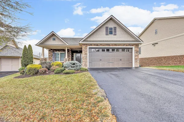 $622,500 | 7125 Linn Cove Court, Roanoke, VA 24018