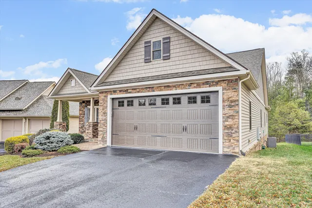 $640,000 | 7125 Linn Cove Court, Roanoke, VA 24018