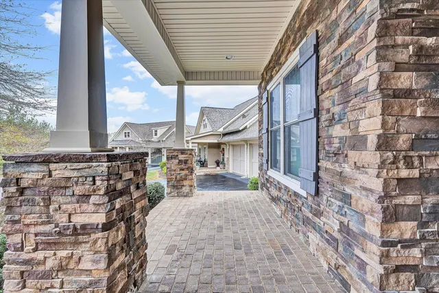 $640,000 | 7125 Linn Cove Court, Roanoke, VA 24018