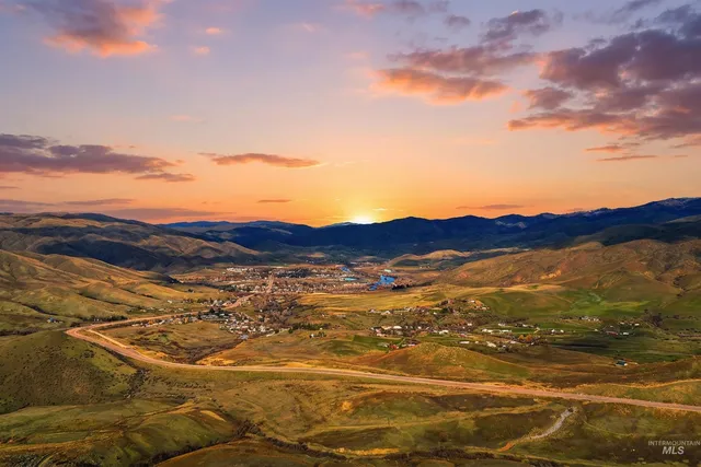 $375,000 | 104 River Avenue, Horseshoe Bend, ID 83629