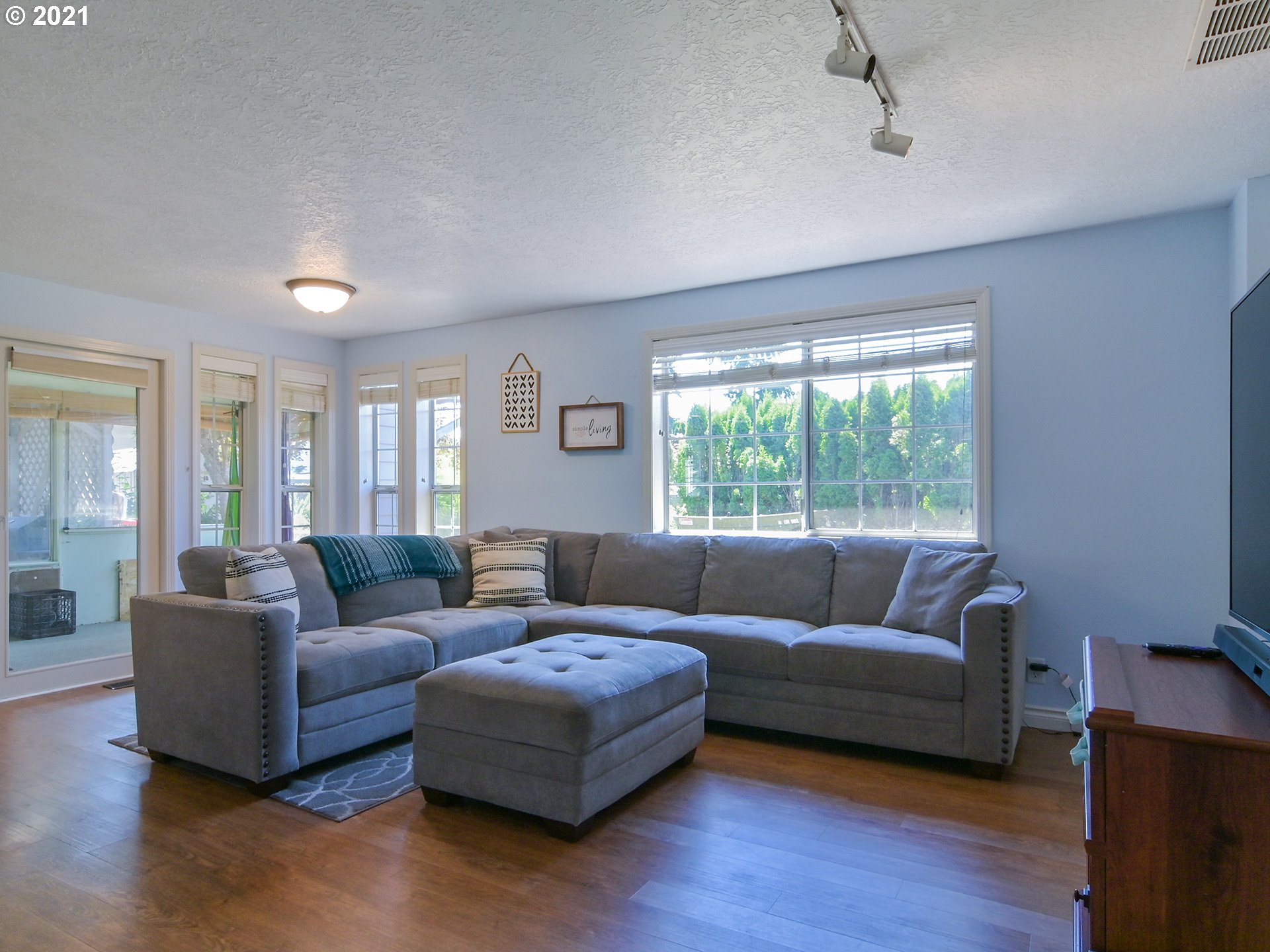 430 67th Street Springfield, OR 97478 - Photo 5 of 30