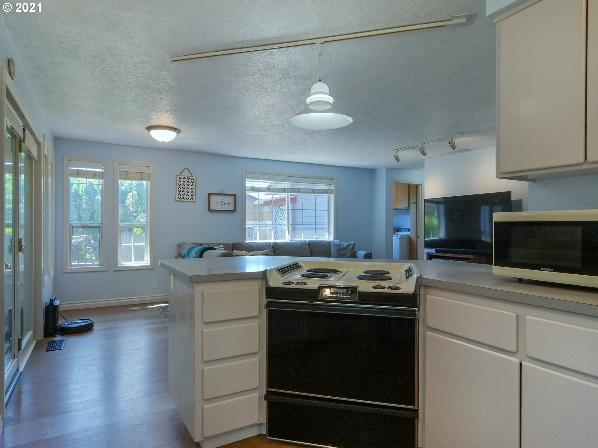 430 67th Street Springfield, OR 97478 - Photo 9 of 30