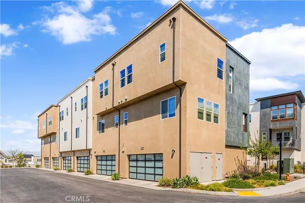$609,900 | 27568 Heron Place, Valencia, CA 91381