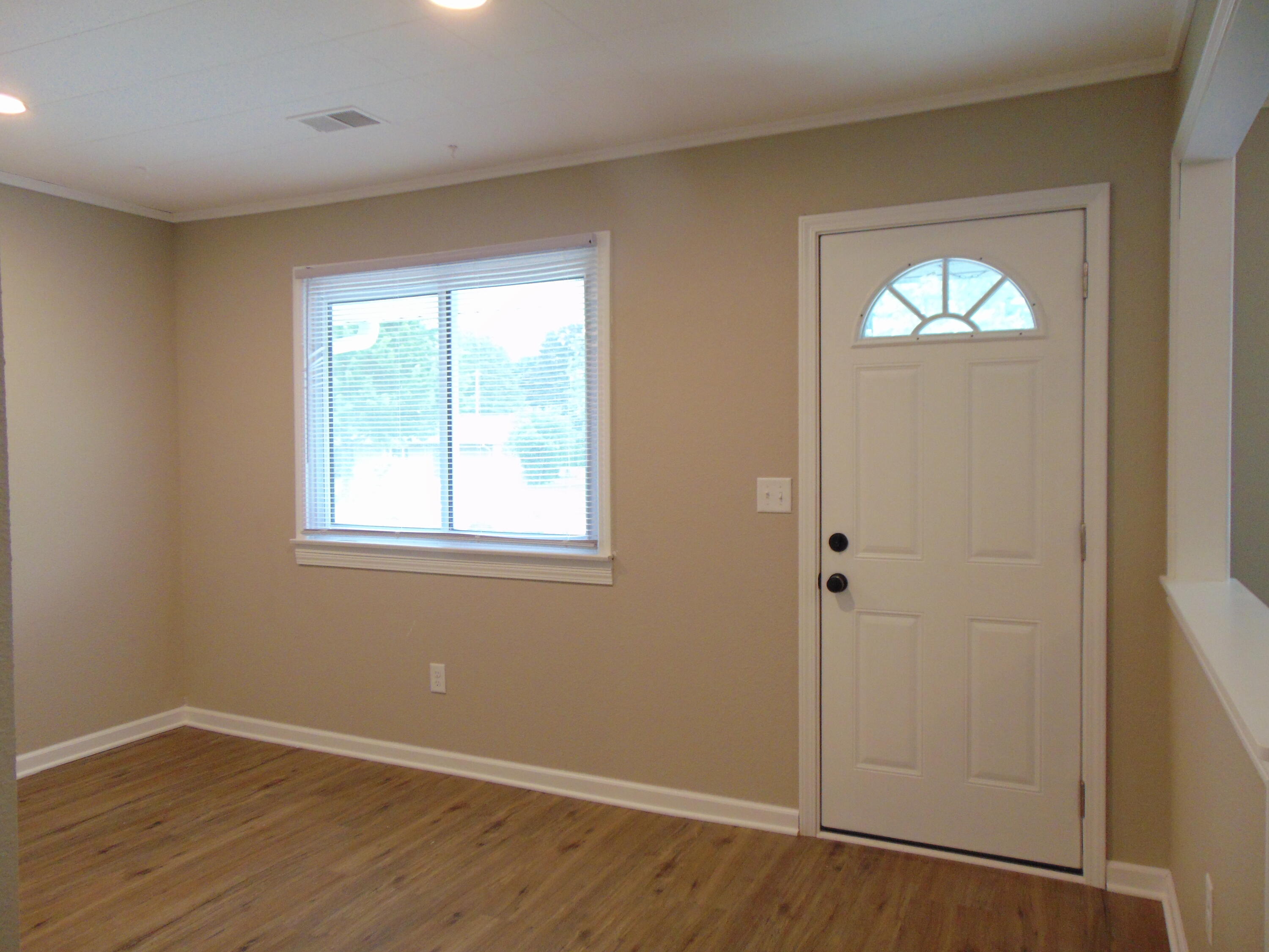 517 Maple Street Mukwonago, WI 53149 - Photo 19 of 30 Family Room Front Entrance