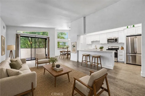 $565,000 | 5805 Whitsett Avenue, Unit 201, Valley Village, CA 91607