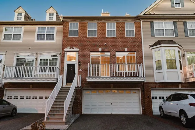 $3,000 | 6 Carpenter Court, Jersey City, NJ 07305