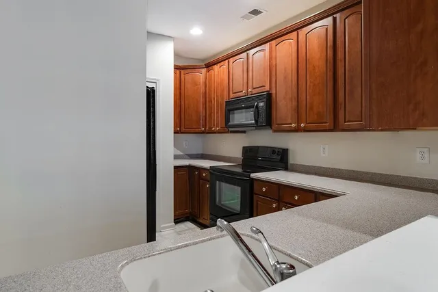 $3,000 | 6 Carpenter Court, Jersey City, NJ 07305