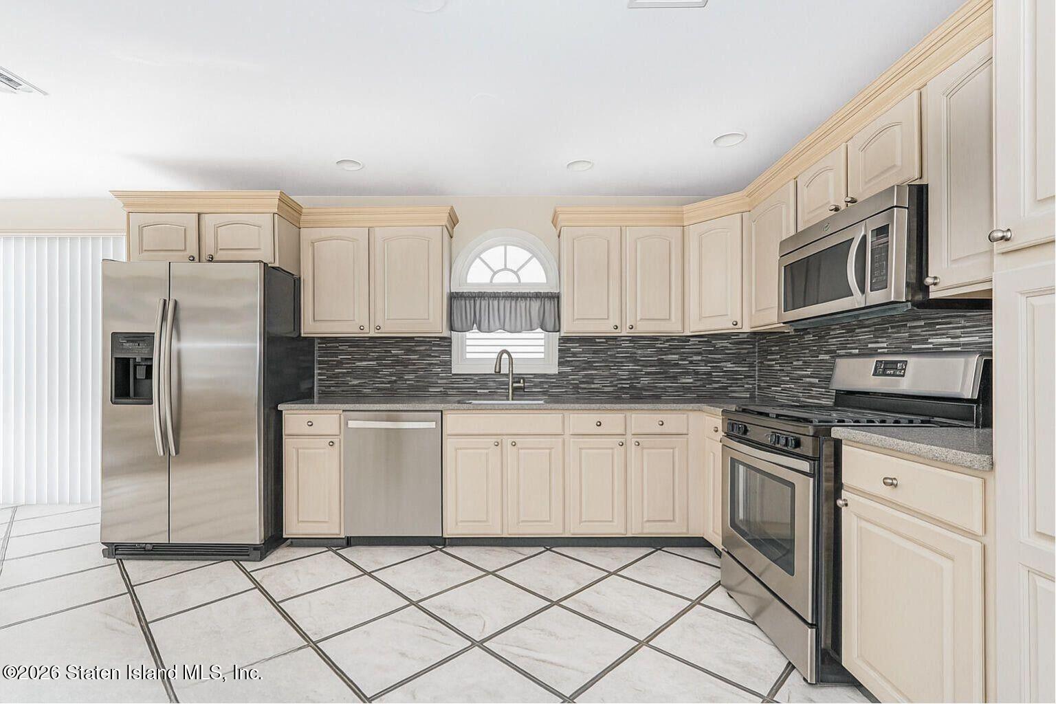 440 Harold Avenue Staten Island, NY 10312 - Photo 35 of 52 36