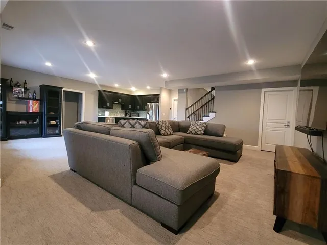 $620,000 | 6549 North Whitetail Way, Parkville, MO 64152