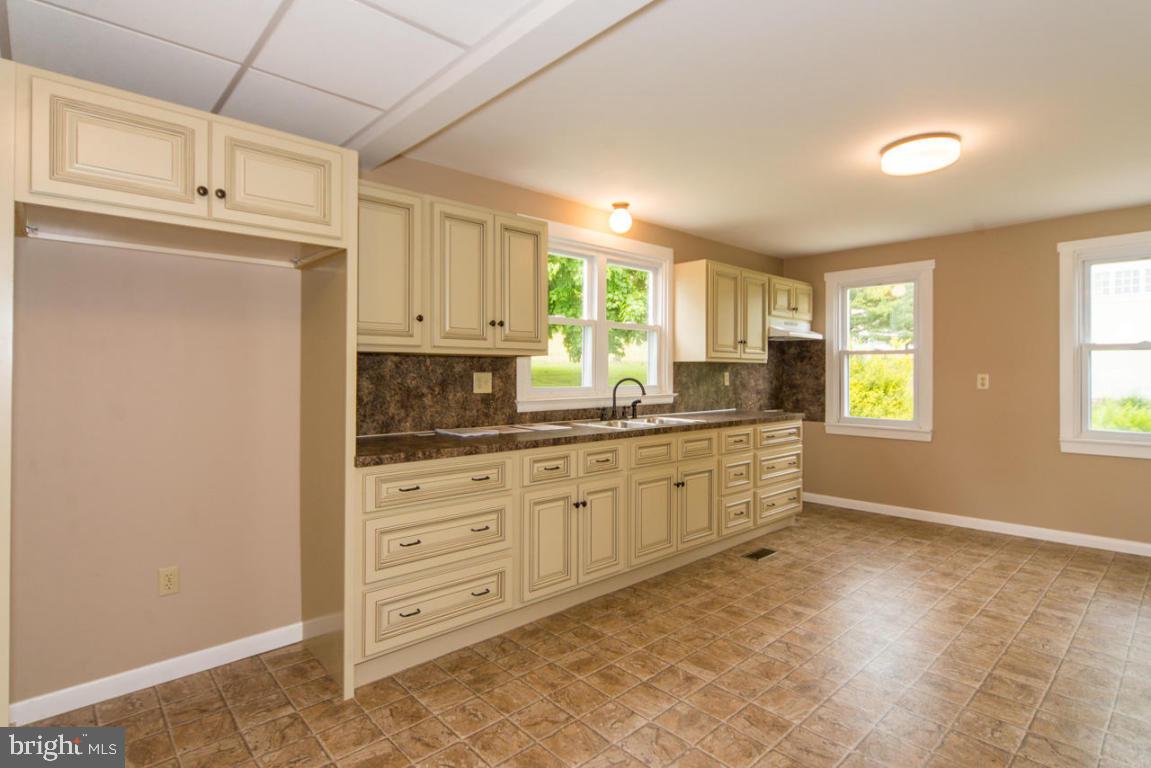 875 Galen Hall Road Reinholds, PA 17569 - Photo 14 of 36 Gallery Image 14