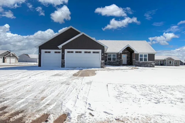 $549,900 | 2911 East Aquamarine Avenue, Appleton, WI 54913