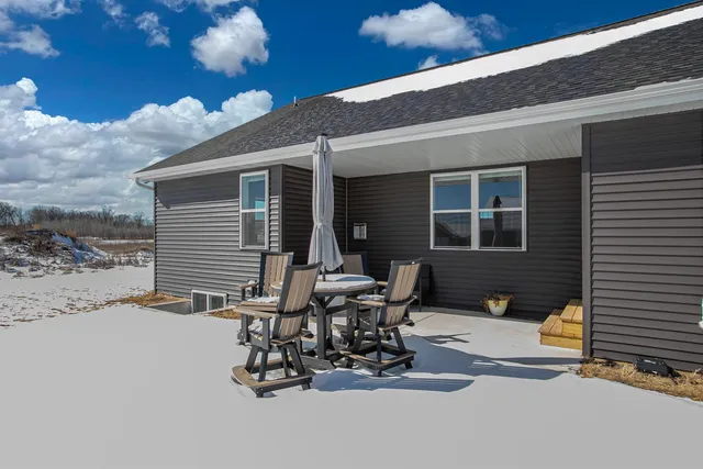 $549,900 | 2911 East Aquamarine Avenue, Appleton, WI 54913