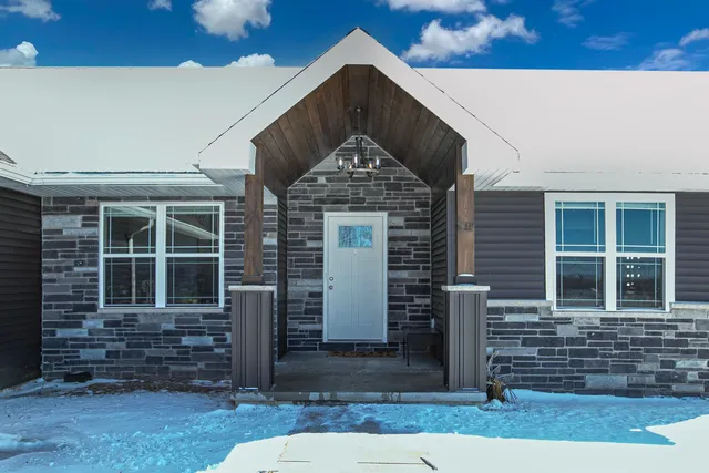 $549,900 | 2911 East Aquamarine Avenue, Appleton, WI 54913