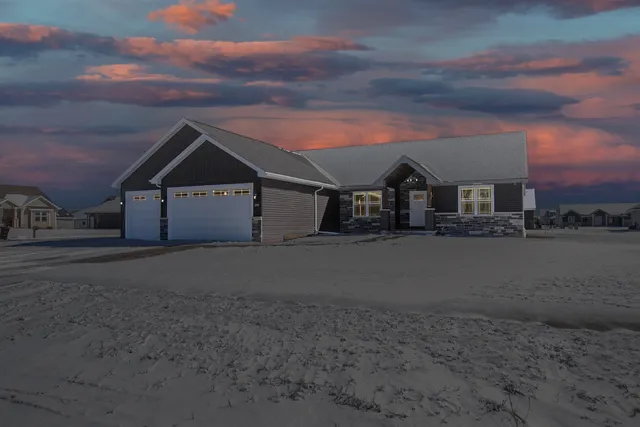 $549,900 | 2911 East Aquamarine Avenue, Appleton, WI 54913