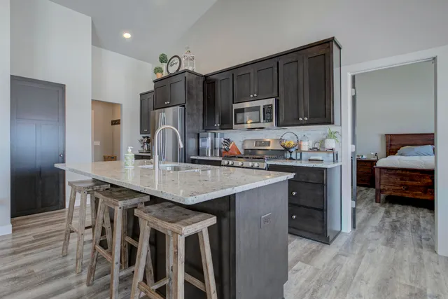 $549,900 | 2911 East Aquamarine Avenue, Appleton, WI 54913