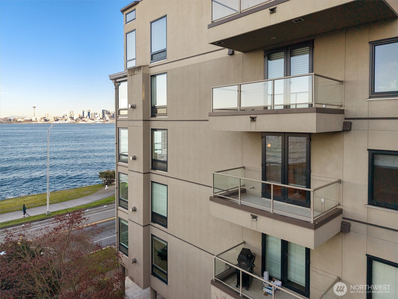 1005 Harbor Avenue Southwest, Unit 400 Seattle, WA 98116 - Photo 23 of 39 a view of a house with backyard
