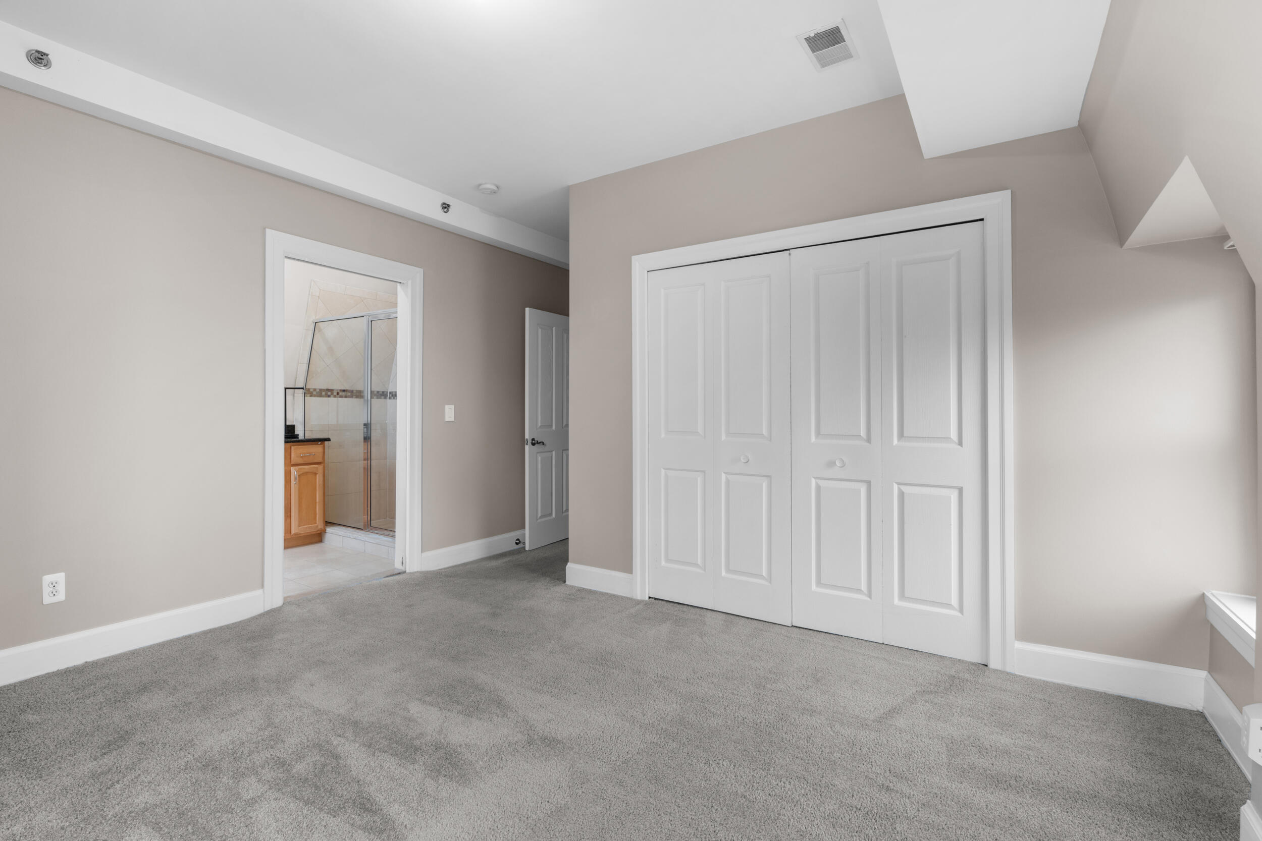 291 Edmund Place, Unit 3 Detroit, MI 48201 - Photo 11 of 23 093