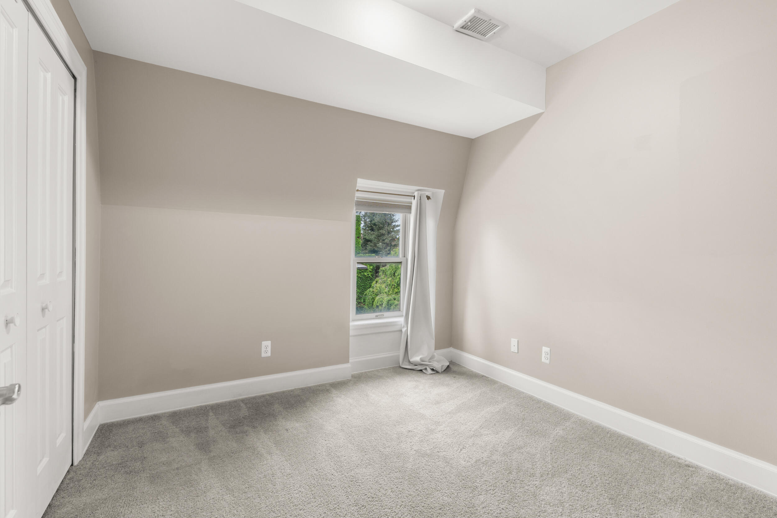 291 Edmund Place, Unit 3 Detroit, MI 48201 - Photo 14 of 23 068