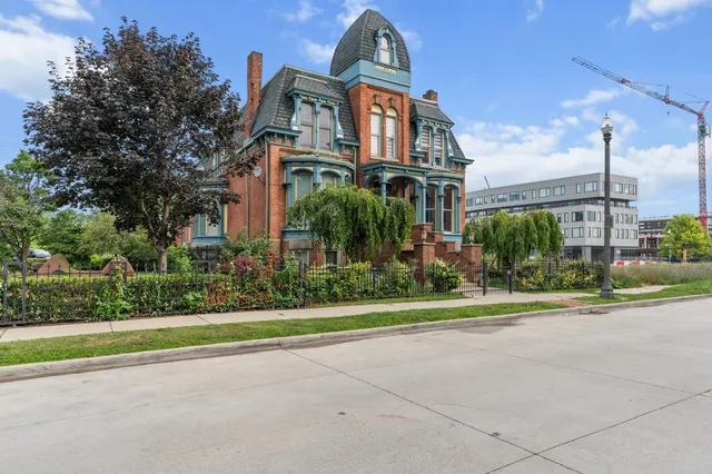 $2,650 | 291 Edmund Place, Unit 3, Detroit, MI 48201