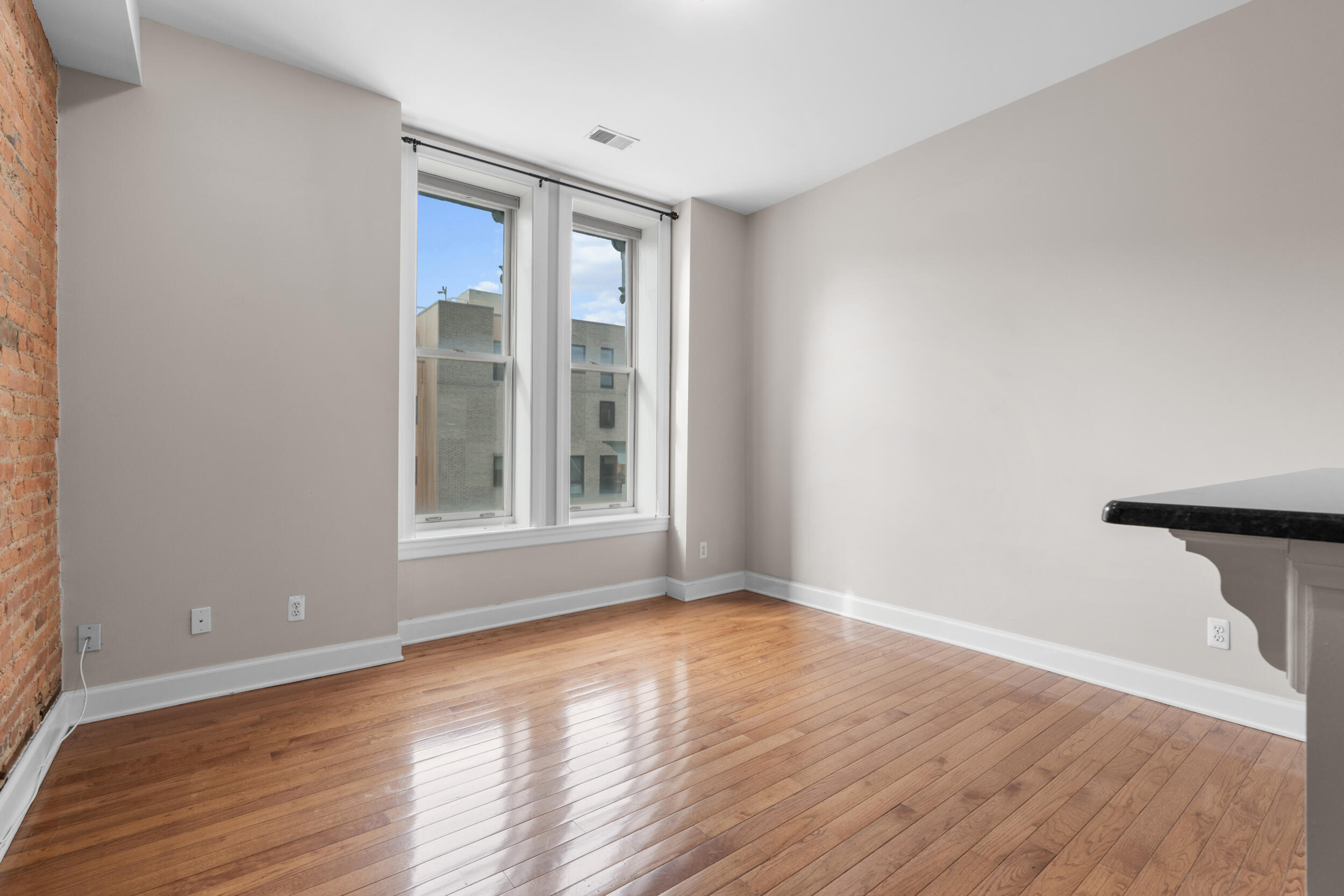 291 Edmund Place, Unit 3 Detroit, MI 48201 - Photo 8 of 23 043