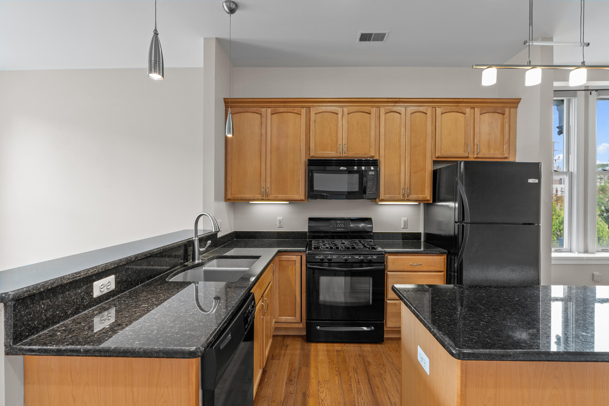 291 Edmund Place, Unit 3 Detroit, MI 48201 - Photo 9 of 23 053