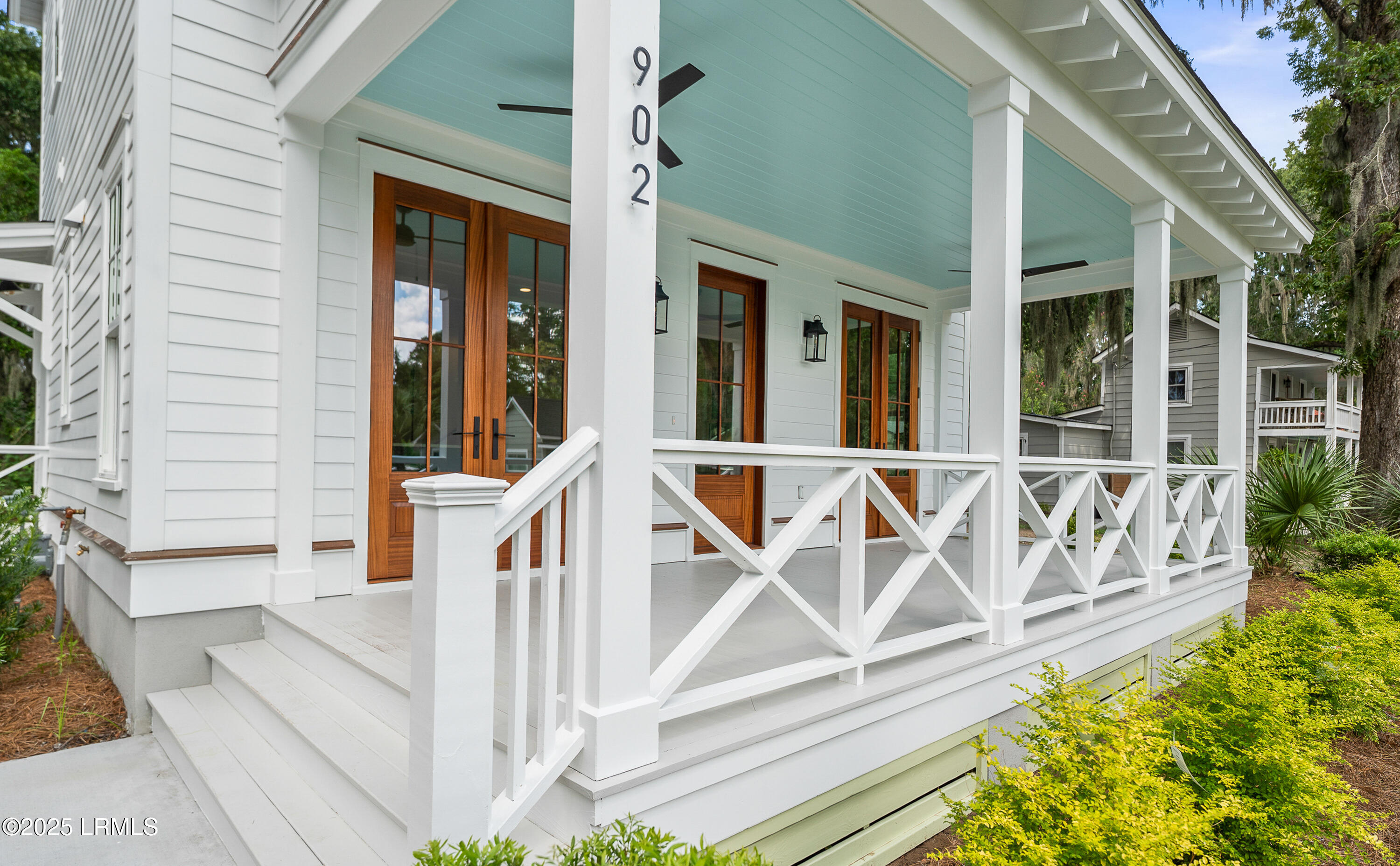 902 Harrington Street Beaufort, SC 29902 - Photo 2 of 35 DSC00826