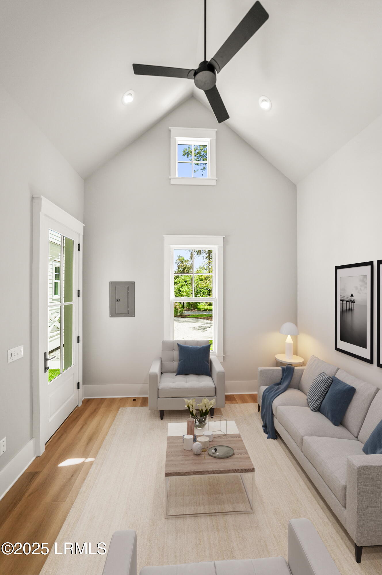 902 Harrington Street Beaufort, SC 29902 - Photo 33 of 35 GUEST HOUSE LIVING ROOM