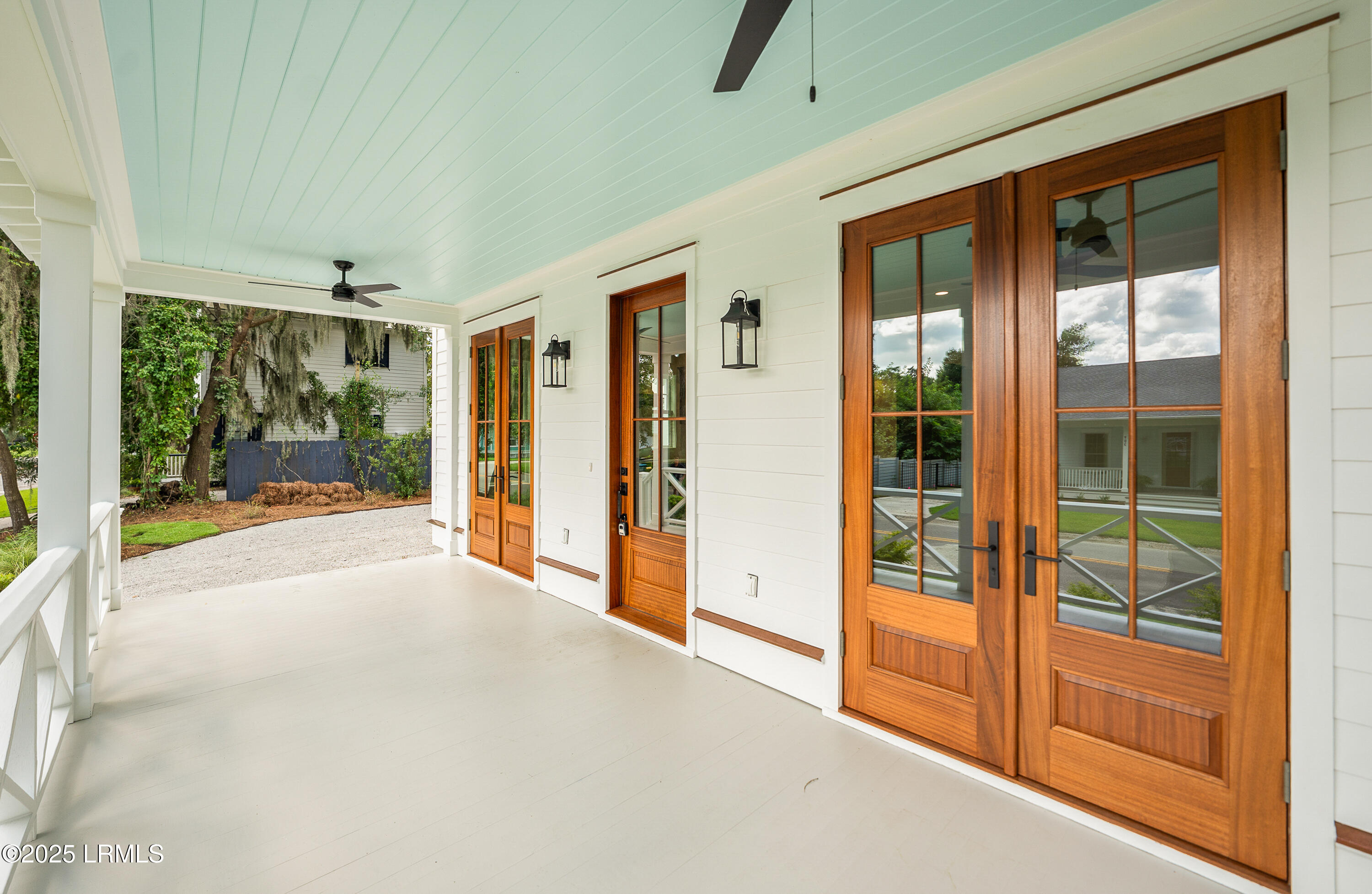 902 Harrington Street Beaufort, SC 29902 - Photo 4 of 35 DSC00836