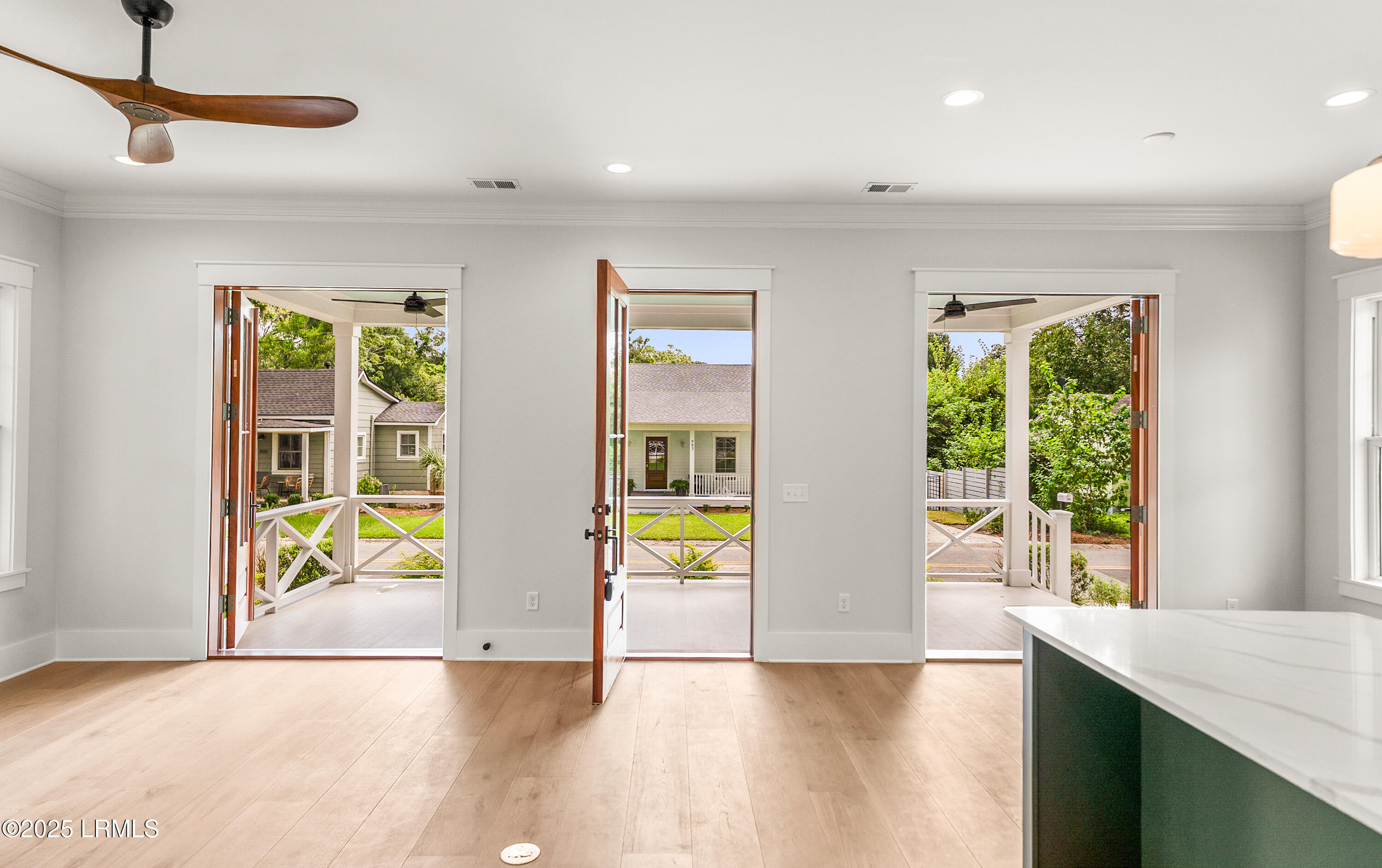 902 Harrington Street Beaufort, SC 29902 - Photo 5 of 35 DSC00906