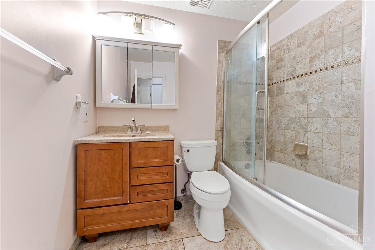 7587 Vinnedge Road Hamilton, OH 45011 - Photo 16 of 35