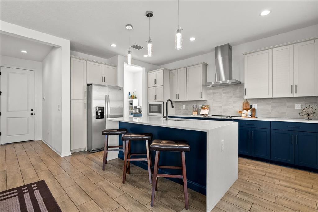 8330 Abalone Loop Palmetto, FL 34221 - Photo 3 of 37