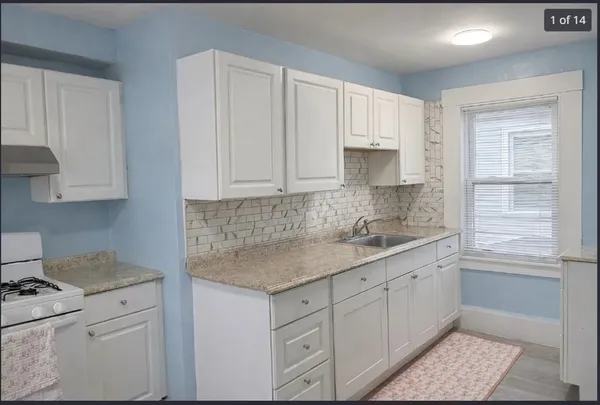 $2,000 | 405 Lakeview Avenue, Unit 2, Lowell, MA 01850