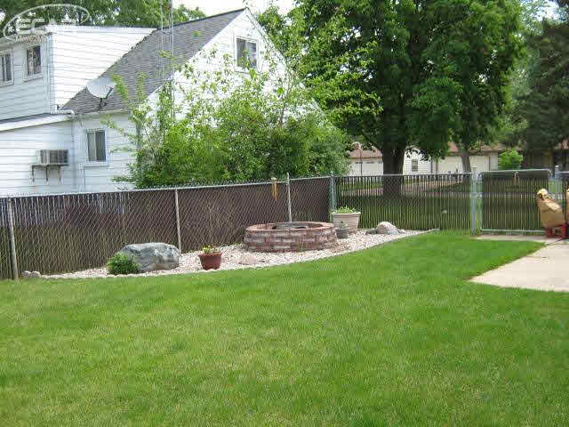 3405 Ridgecliffe Drive Flint, MI 48532 - Photo 5 of 22 21301840-4.JPG