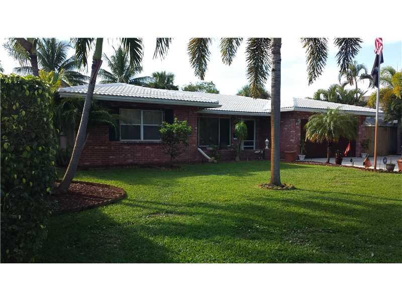 1960 Northeast 30th Court Lighthouse Point, FL 33064 - Photo 3 of 14 Exterior Front