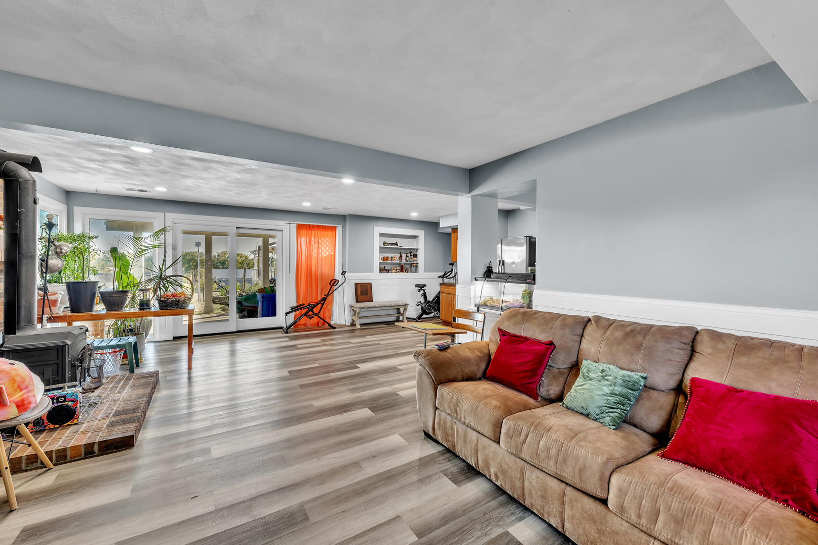 6338 Thicket Lane Cherry Valley, IL 61016 - Photo 25 of 43 a living room with furniture and a large window