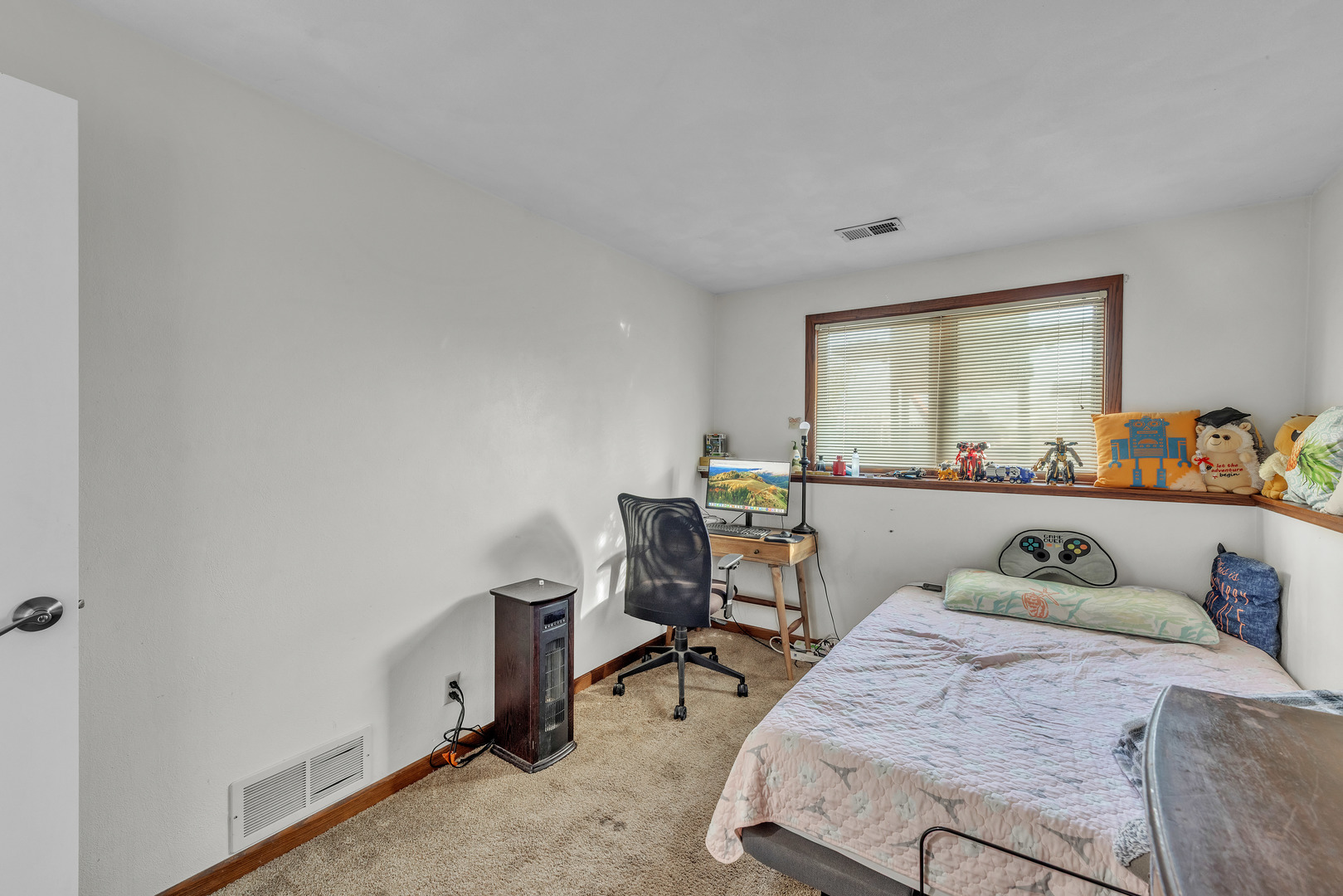 6338 Thicket Lane Cherry Valley, IL 61016 - Photo 31 of 43 a bedroom with a bed and a window