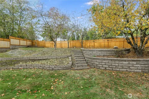 a view of yard with tree in the background