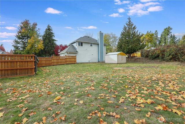 a picture of a wall with a white and white photo