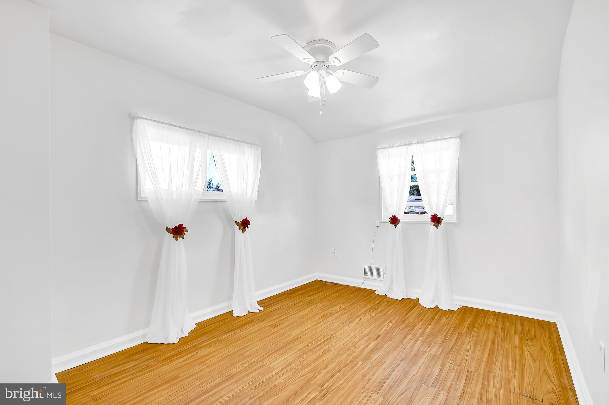 525 Brisbane Road Baltimore, MD 21229 - Photo 15 of 25 Bedroom
