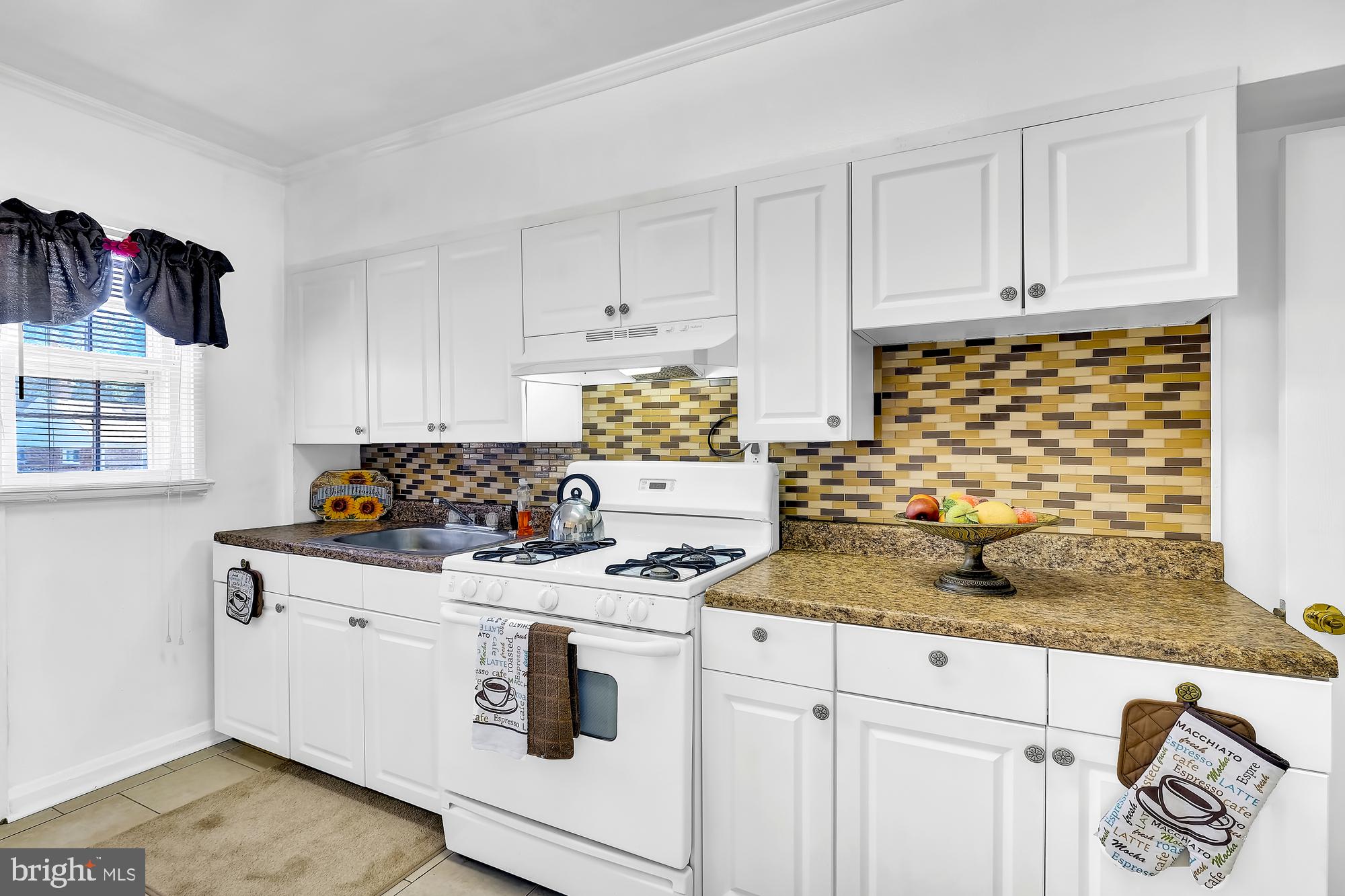 525 Brisbane Road Baltimore, MD 21229 - Photo 9 of 25 Kitchen