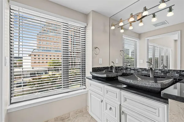 $699,000 | 3030 McKinney Avenue, Unit 306, Dallas, TX 75204