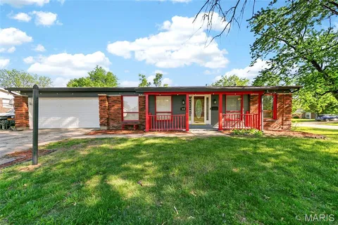 $300,000 | 3655 Stonehaven Drive, Florissant, MO 63033