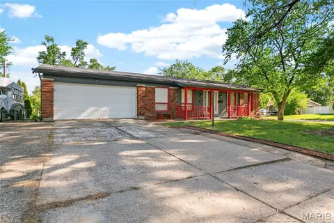 $300,000 | 3655 Stonehaven Drive, Florissant, MO 63033