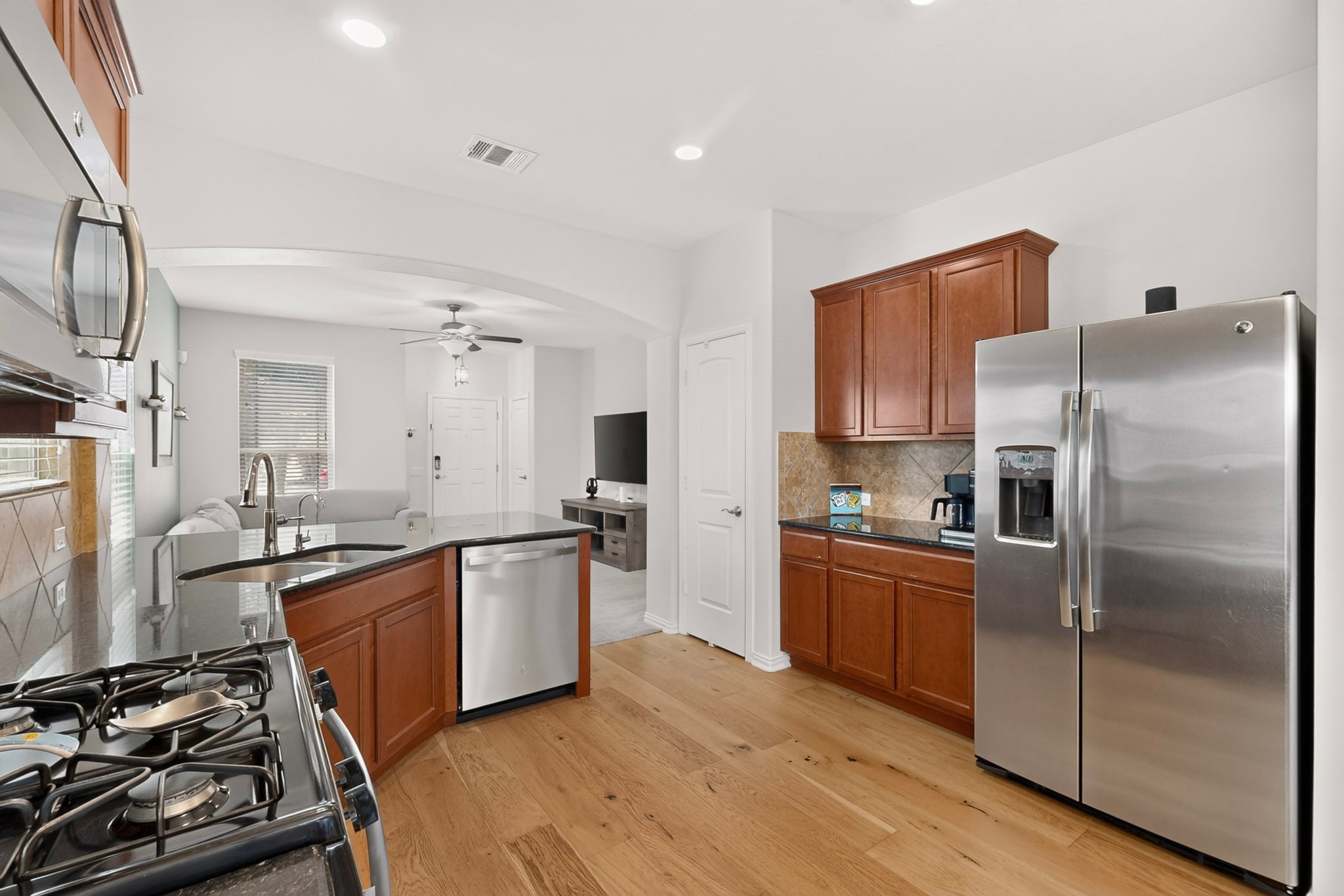 6901 Vail Ridge Street Austin, TX 78744 - Photo 9 of 40