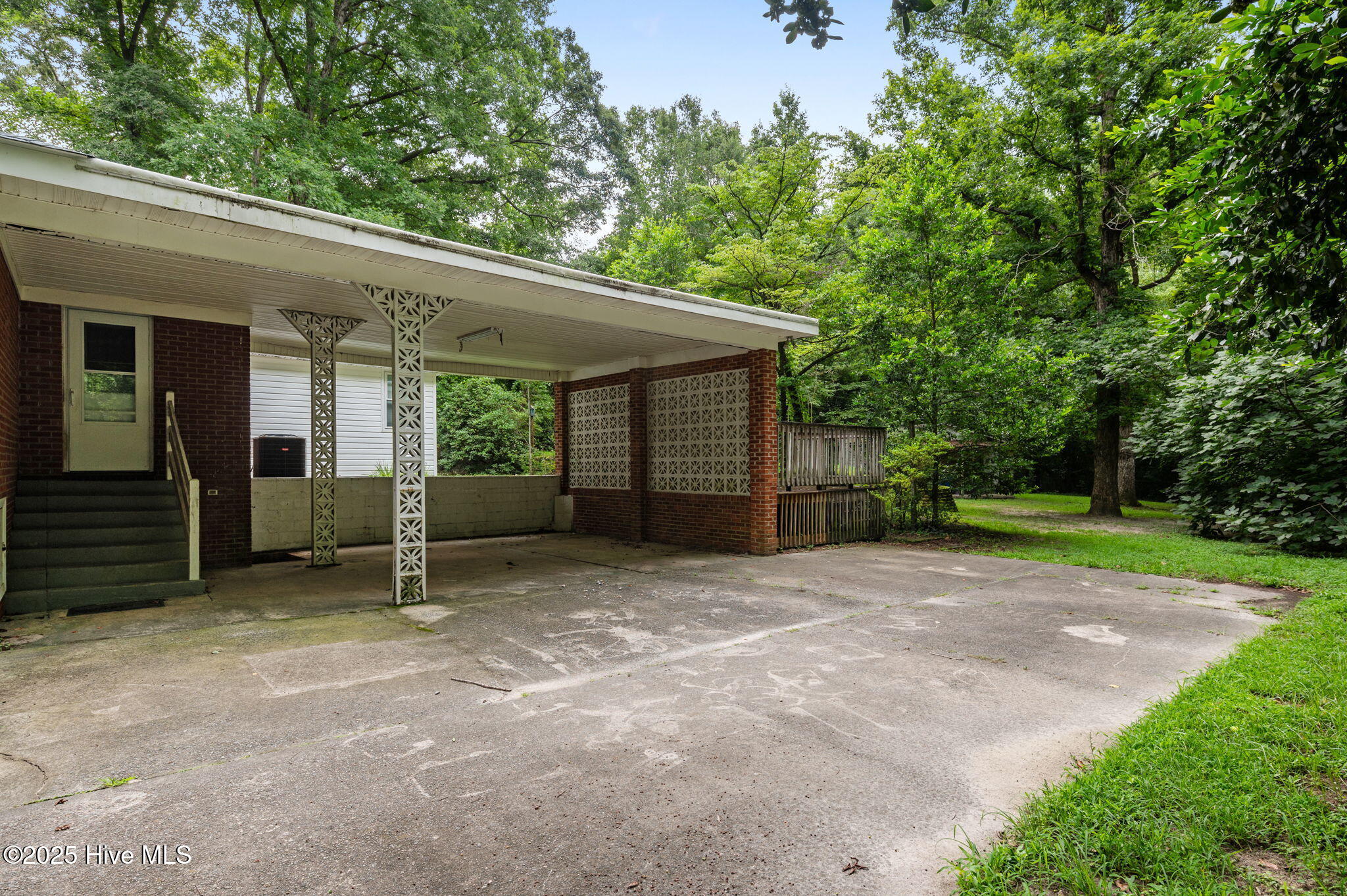 2506 Madison Circle Greenville, NC 27858 - Photo 7 of 45 16-web-or-mls-LHV_9591