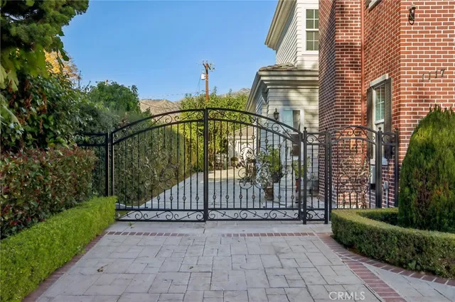 a view of entryway with a rug