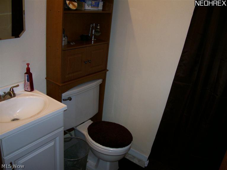 487 Harris Road Cleveland, OH 44143 - Photo 6 of 25 Gallery Image 6