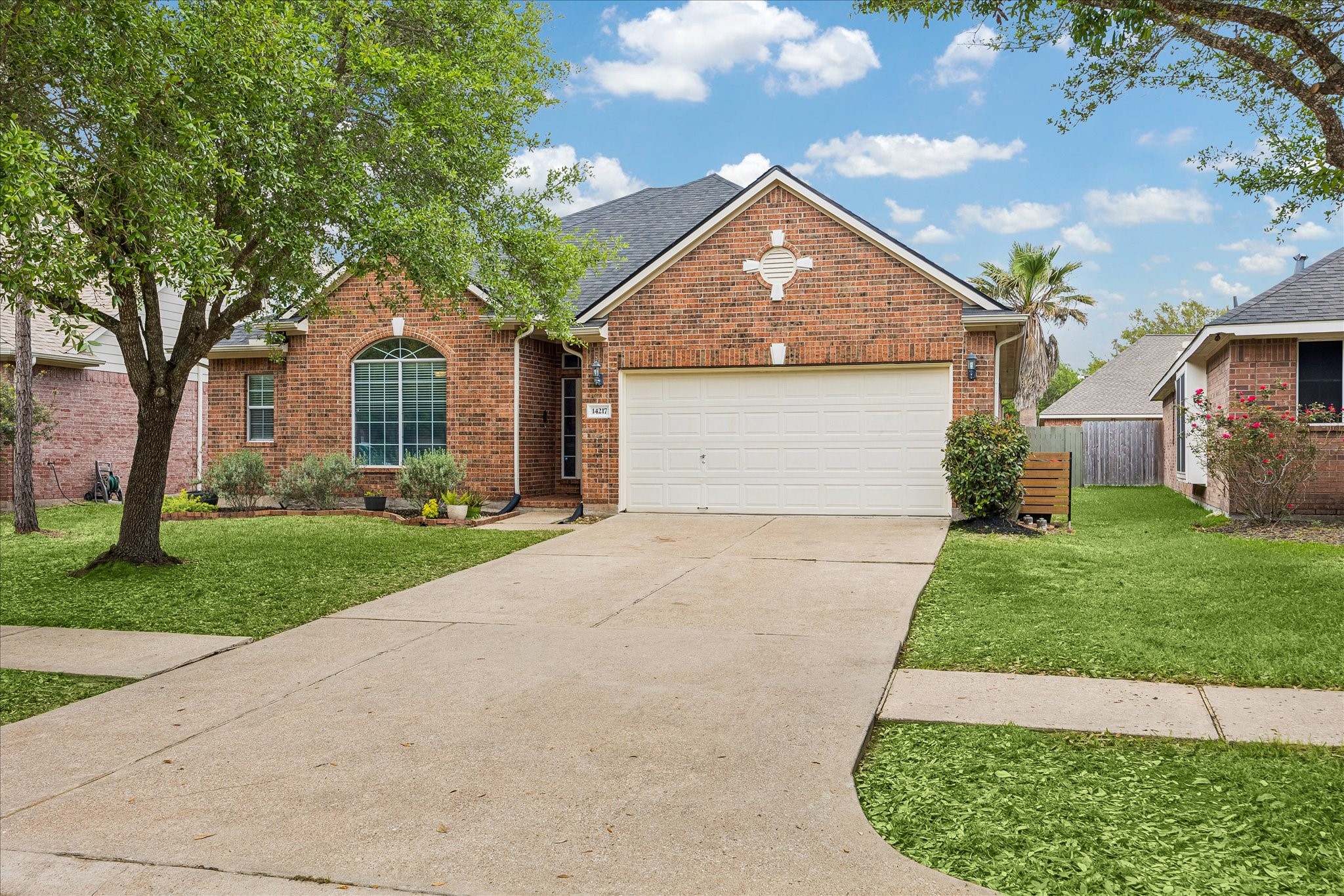 14217 Stone Bluff Lane Rosharon, TX 77583 - Photo 2 of 34