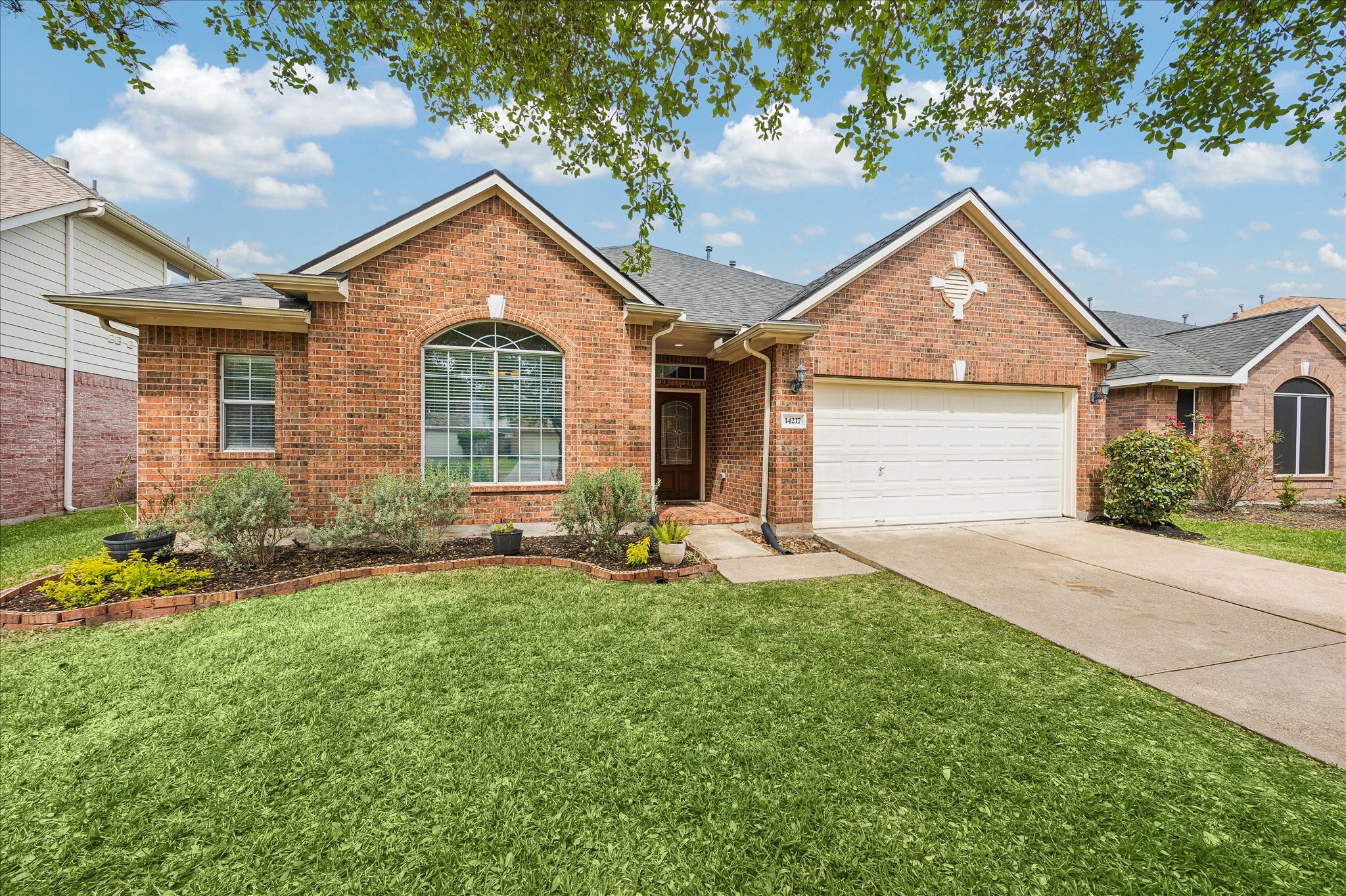 14217 Stone Bluff Lane Rosharon, TX 77583 - Photo 3 of 34