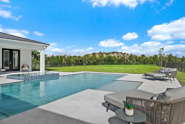 $5,599,000 | 20037 Southeast Bridgewater Drive, Jupiter, FL 33458